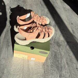 NWT KEEN Woman Sandals - Cork